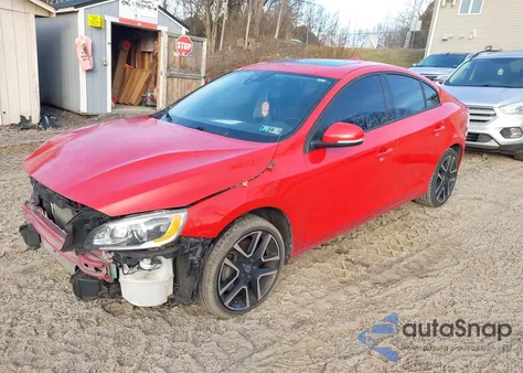 2017 Volvo S60 T5 Dynamic z USA, uszkodzony, nr VIN YV140MTL4H2433247